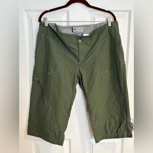 Columbia Women’s Olive Cargo Shorts